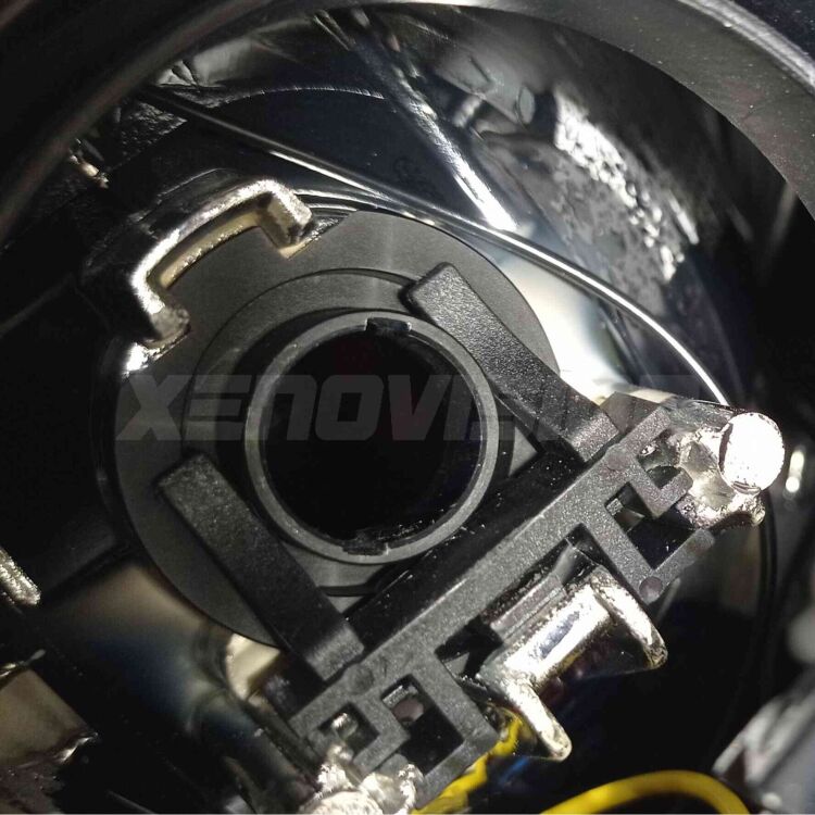 1 Fiat 500 HID bulb Adapter Holder <p>One High Quality HID Bulb Adapter for Fiat 500 </p>
