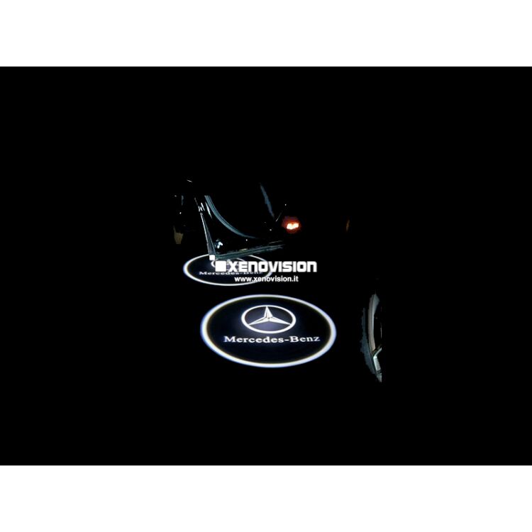 4 Kit Placche Led Sottoporta Proiettore Logo Mercedes - Classe C W203 CLK W209 SLR R199 <p>Kit Placche Led Sottoporta/Pozzanghera con proiettore logo <strong>MERCEDES</strong></p>