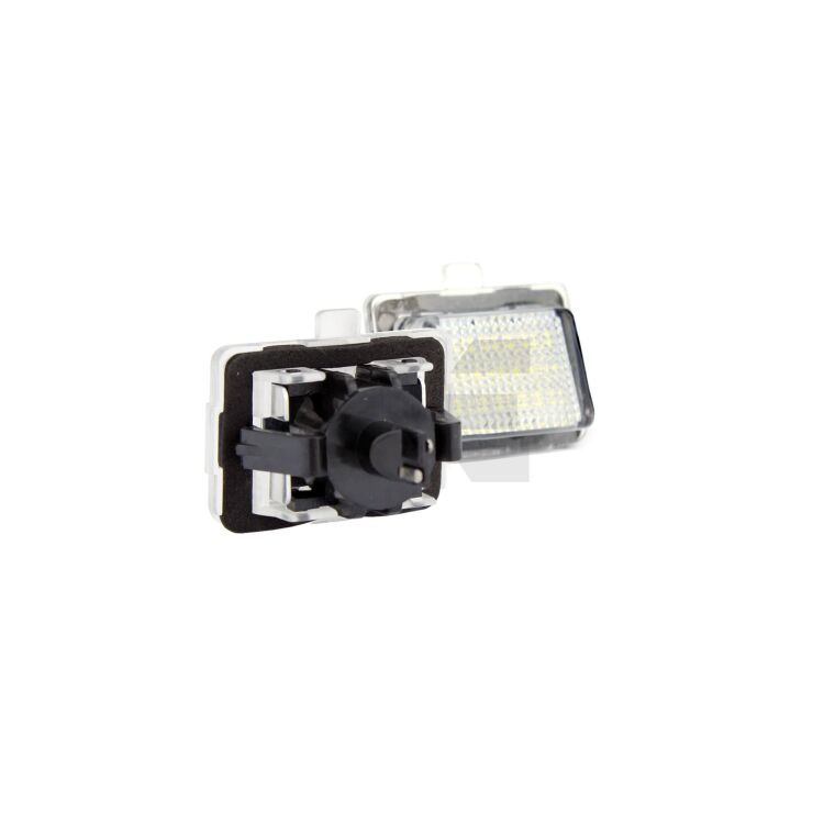 1 Led Targa Mercedes Benz W204 (5D), W212,W216,W211 - 700Lm - 6000k <p><strong>400 Lumen. </strong>Kit Led Targa per Mercedes Benz W204 (5D), W212,W216,W211. Due placche bianco Lunare 6000k, illuminano in modo omogeneo la targa 5 volte di più rispetto alla luce a incandescenza originale.</p>