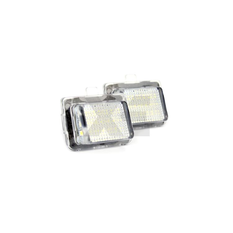 0 Led Targa Mercedes Benz W204 (5D), W212,W216,W211 - 700Lm - 6000k <p><strong>400 Lumen. </strong>Kit Led Targa per Mercedes Benz W204 (5D), W212,W216,W211. Due placche bianco Lunare 6000k, illuminano in modo omogeneo la targa 5 volte di più rispetto alla luce a incandescenza originale.</p>