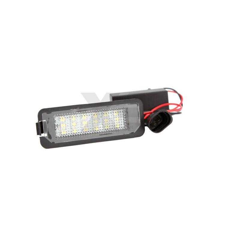 3 Led Targa Golf IV V VI VII Golf 4 5 6 7 Porsche Cayenne - 700Lm - 6000k <p><strong>CANBUS Plug & Play</strong> Due placche per Golf 4, Golf 5, Golf 6, Golf 7, Scirocco, Lupo, New Beetle, Passat, Polo e Porshe Cayenne. Bianco Lunare 6000k, illuminano in modo omogeneo la targa 5 volte di più rispetto alla luce a incandescenza originale. Semplicissime da montare, si installano al posto delle placche originali dell'auto senza invalidare la garanzia.</p>