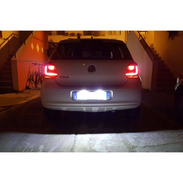 5 Led Targa Golf IV V VI VII Golf 4 5 6 7 Porsche Cayenne - 700Lm - 6000k <p><strong>CANBUS Plug & Play</strong> Due placche per Golf 4, Golf 5, Golf 6, Golf 7, Scirocco, Lupo, New Beetle, Passat, Polo e Porshe Cayenne. Bianco Lunare 6000k, illuminano in modo omogeneo la targa 5 volte di più rispetto alla luce a incandescenza originale. Semplicissime da montare, si installano al posto delle placche originali dell'auto senza invalidare la garanzia.</p>
