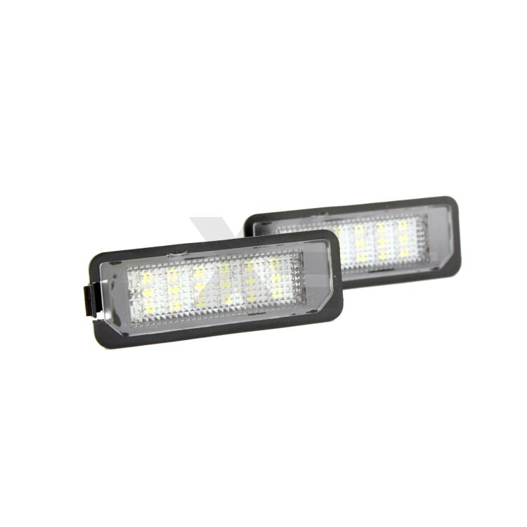 0 Led Targa Golf IV V VI VII Golf 4 5 6 7 Porsche Cayenne - 700Lm - 6000k <p><strong>CANBUS Plug & Play</strong> Due placche per Golf 4, Golf 5, Golf 6, Golf 7, Scirocco, Lupo, New Beetle, Passat, Polo e Porshe Cayenne. Bianco Lunare 6000k, illuminano in modo omogeneo la targa 5 volte di più rispetto alla luce a incandescenza originale. Semplicissime da montare, si installano al posto delle placche originali dell'auto senza invalidare la garanzia.</p>