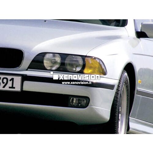 1 Kit Xenon BMW Serie 5 E39 - 1995 a 2004 - 35W e Led Posizione - 6000k <p>Kit Xenon 35W specifico per il faro della BMW E39 e Luci Posizione a Led in tinta. Plug&Play zero spie, contiene tutto l'occorrente. Luce Bianco Lunare 6000k.</p>