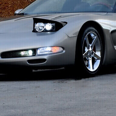 2 Kit Xenon Chevrolet Corvette C5 - 1997 al 2004 - Xenon 35W - 6000k <p>Kit Xenon 35W specifico per il faro della Chevrolet Corvette C5 dal 1997 al 2004. Plug&Play zero spie, contiene tutto l'occorrente. Luce Bianco Lunare 6000k.</p>