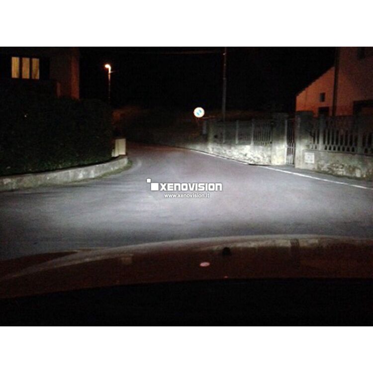 2 Kit Xenon Chevrolet Cruze - 2009 in poi - BiXenon 35W e Posizione - 6000k <p>Kit BiXenon 35W specifico per il faro della Chevrolet Cruze e Luci Posizione a Led in tinta. Plug&Play zero spie, contiene tutto l'occorrente. Luce Bianco Lunare 6000k.</p>
<p> </p>