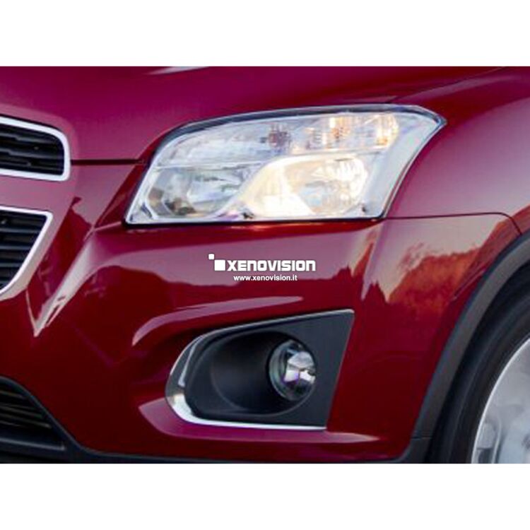 1 Kit Xenon Chevrolet Trax - 2013 in poi - Xenon 35W - 5300k Kit Xenon Focus Pro Korea 35W specifico per il faro della Chevrolet Trax. Plug&Play zero spie, contiene tutto l'occorrente. Luce Bianco Solare 5300k.