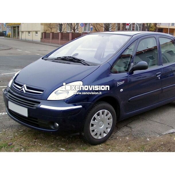 0 Kit Xenon Citroen Xsara Picasso - BiXenon 35W e Led Posizione - 6000k <p>Kit Xenon 35W e Luci Posizione a Led in tinta, pacchetto specifico per Citroen Xsara Picasso. Plug&Play, contiene tutto l'occorrente. Luce Bianco Lunare 6000k </p>
