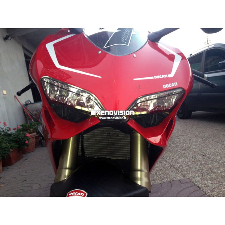 1 Kit Xenon Ducati 1199 Panigale - 2012 in poi - Xenon 35W - 6000k <p>Kit Xenon 35W specifico per il faro della Ducati 1199 Panigale. Plug&Play zero spie, contiene tutto l'occorrente. Luce Bianco Lunare 6000k.</p>