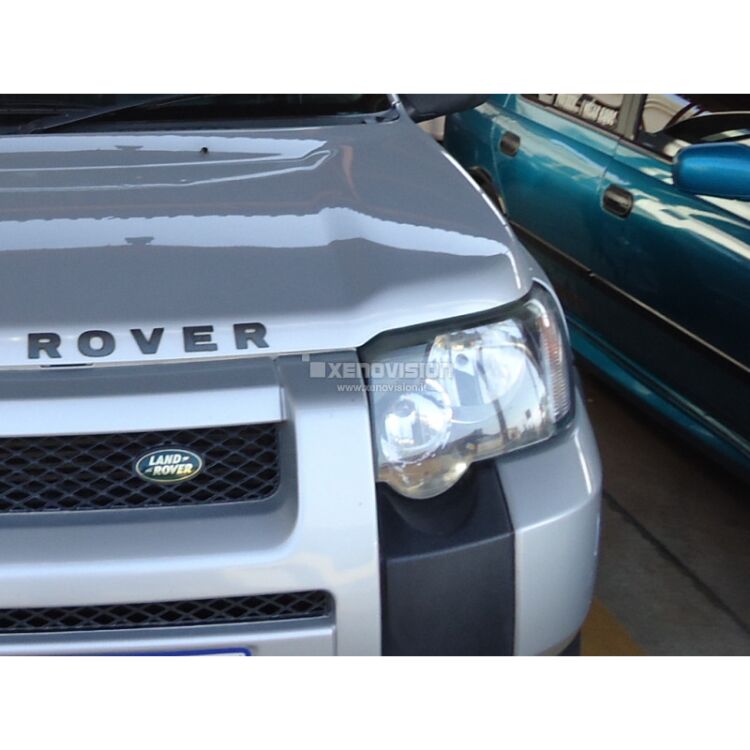 1 Kit Xenon Freelander I - 1996 al 2005 - H7 - Xenon 35W e Led Posizione - 6000k <p>Kit Xenon 35W e Luci Posizione a Led in tinta, pacchetto specifico per Freelander dal 1996 al 2005. Plug&Play, contiene tutto l'occorrente. Luce Bianco Lunare 6000k </p>