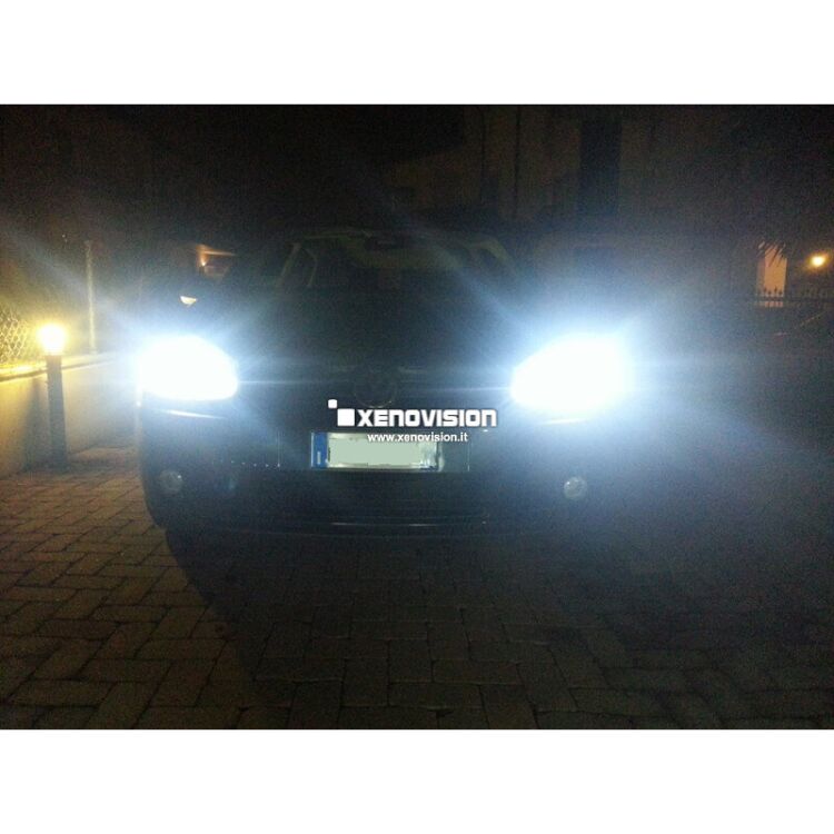 4 Kit Xenon Golf V - 2003 in poi - Xenon 35W e Led Posizione - 6100k <p>Kit Xenon Lampade XE 35W specifico per il faro della Golf V e Luci Posizione a Led in tinta. Plug&Play zero spie, contiene tutto l'occorrente. Luce Bianco Lunare 6100k.</p>
