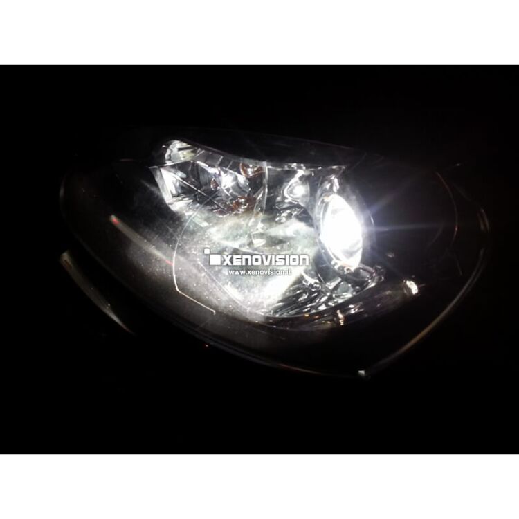 5 Kit Xenon Golf V - 2003 in poi - Xenon 35W e Led Posizione - 6100k <p>Kit Xenon Lampade XE 35W specifico per il faro della Golf V e Luci Posizione a Led in tinta. Plug&Play zero spie, contiene tutto l'occorrente. Luce Bianco Lunare 6100k.</p>