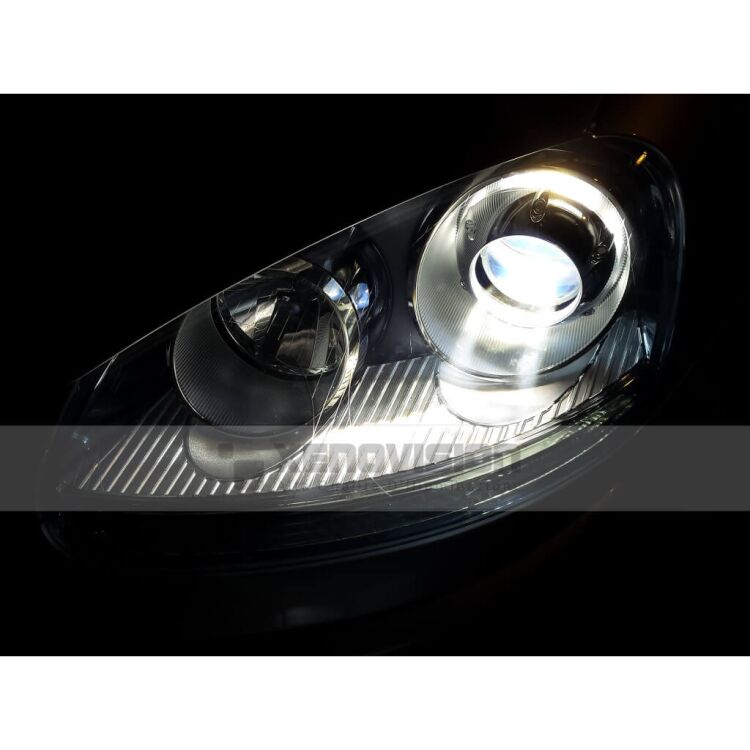 9 Kit Xenon Golf V - 2003 in poi - Xenon 35W e Led Posizione - 6100k <p>Kit Xenon Lampade XE 35W specifico per il faro della Golf V e Luci Posizione a Led in tinta. Plug&Play zero spie, contiene tutto l'occorrente. Luce Bianco Lunare 6100k.</p>