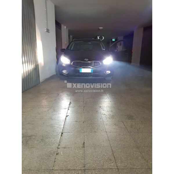 3 Kit Xenon Kia Ceed - 2013 in poi - Xenon 35W - 5000k <p>Kit Xenon 35W specifico per il faro della Kia Ceed. Plug&Play zero spie, contiene tutto l'occorrente. Luce Bianco Solare 5000k.</p>
<p> </p>