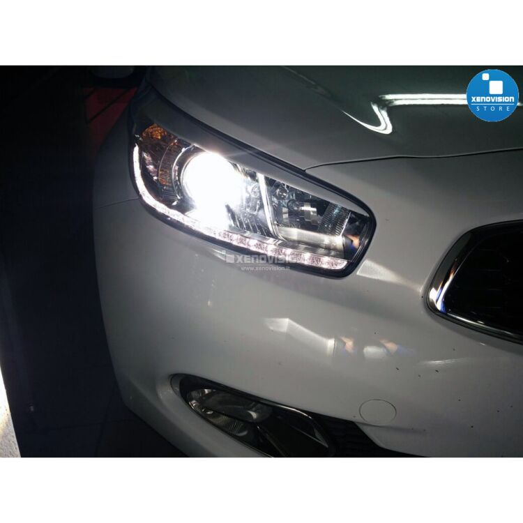 3 Kit Xenon Kia Ceed - 2013 in poi - Xenon 35W - 6000k <p>Kit Xenon 35W specifico per il faro della Kia Ceed. Plug&Play zero spie, contiene tutto l'occorrente. Luce Bianco Lunare 6000k.</p>
<p> </p>