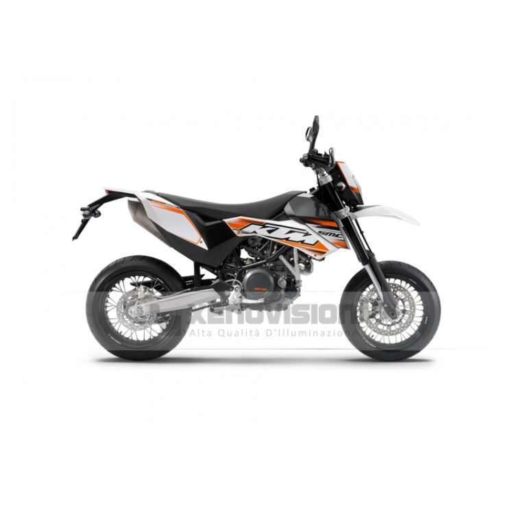 0 Kit Xenon KTM 690 SMC - 2008 in poi - BiXenon 35W - 6000k Kit Xenon 35W specifico per il faro e l'elettronica della KTM 690 SMC dal 2008 in poi. Plug&Play 100%, zero spie e fusibili bruciati, anabbagliante, abbaglio flash e abbaglio fisso senza alcun problema o latenza. Luce Bianco Solare 6000k.