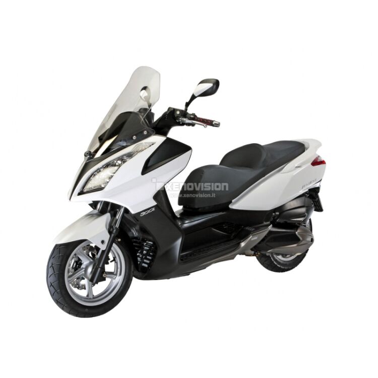 0 Kit Xenon Kymco DownTown - 2009 in poi - Xenon 35W - 6000k Kit Xenon 35W specifico per il faro del Kymco DownTown dal 2009 in poi. Plug&Play zero spie, contiene tutto l'occorrente. Luce Bianco Lunare 6000k.