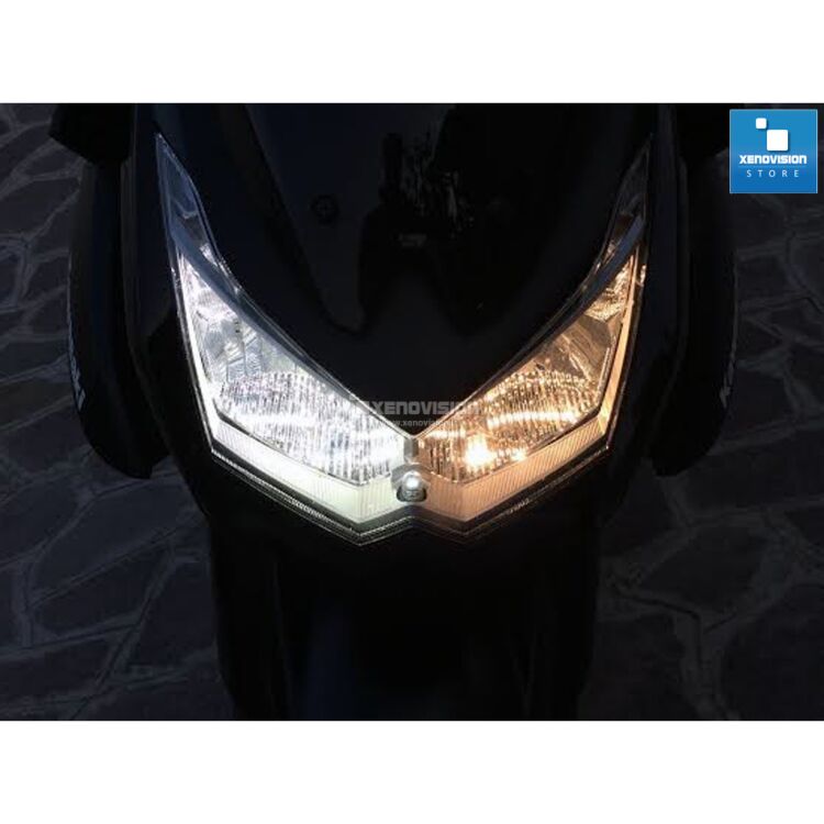 1 Kit xenon moto mono faro - 35W H7-C Bianco Solare 5300k <p>La più piccola centralina di sempre. Massima robustezza, affidabilità, controllo digitale a 64Bit esclusivo XENOVISION - Kit xeno monolampada completo, modello 2011. Kit composto da una lampada ed una centralina.<br />Canbus: <strong>NO</strong> | Garanzia centralina: <strong>3</strong> <strong>Anni</strong> | Professionale, Ultrasottile. </p>