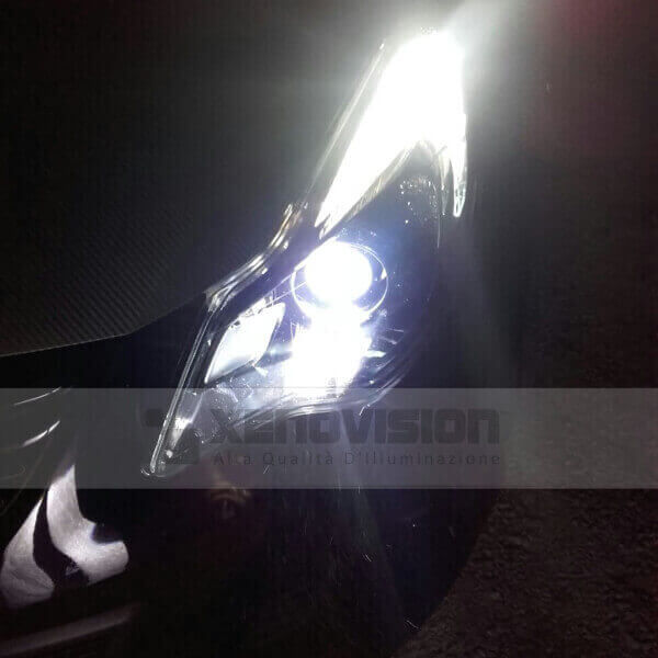 2 Kit Xenon Opel Corsa - 2013 lampade H9B/H11B - Xenon 35W e DRL 6000k <p>Kit Xenon 35W specifico per il faro con lampade H11B della Opel Corsa e Luci DRL a Led in tinta. Plug&Play zero spie, contiene tutto l'occorrente. Luce Bianco Lunare 6000k.</p><p> </p>