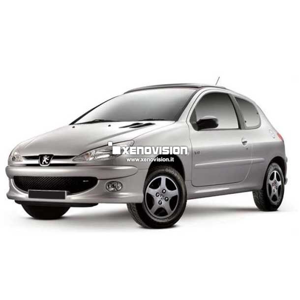 <p>Kit Xenon 35W specifico per il faro della Peugeot 206 e Luci Posizione a Led in tinta. Plug&amp;Play zero spie, contiene tutto l&#39;occorrente. Luce Bianco Lunare 6000k.</p>