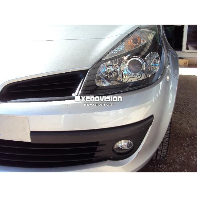 1 Kit Xenon Renault Clio III Luxe - 2005 in poi - Xenon 35W e Led - 5000k <p>Kit Xenon 35W e Luci Posizione a Led in tinta, pacchetto specifico per Renault Clio III con fari lenticolari come in foto. Plug&Play, contiene tutto l'occorrente. Luce Bianco Solare 5000k </p>