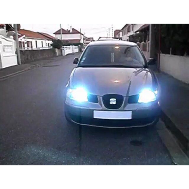 1 Kit Xenon Seat Ibiza - 1993 a 2004 - Bixenon 35W e Led - 6000k <p>Kit Xenon 35W specifico per il faro della Seat Ibiza con faro H4 (1993-2004) e Luci Posizione a Led in tinta. Plug&Play zero spie, contiene tutto l'occorrente. Luce Bianco Lunare 6000k.</p>