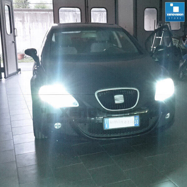 6 Kit Xenon Seat Leon - 2005 al 2012 - Xenon 35W e Led Posizione - 6000k <p>Kit Xenon Lampade XE 35W specifico per il faro della Seat Leon e Luci Posizione a Led in tinta. Plug&Play zero spie, contiene tutto l'occorrente. Luce Bianco Lunare 6000k.</p>