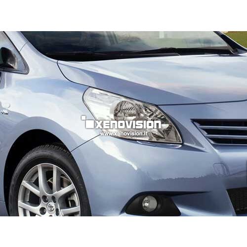 1 Kit Xenon Toyota Verso - 2009 in poi - Xenon 35W e Luci Posizione - 6000k <p>Kit Xenon 35W specifico per il faro della Toyota Verso e Luci Posizione Led in tinta. Plug&Play zero spie, contiene tutto l'occorrente. Luce Bianco Lunare 6000k.</p>