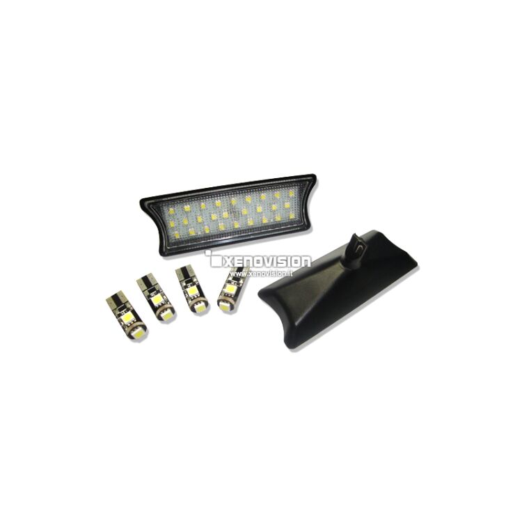 0 Led Luci Cortesia Soffitto BMW E53 X5 2001-2005 - 800 Lumen - 6000k Kit Led Luci Cortesia per BMW E90 E91 E92. Rimpiazzano Plug&Play le lampadine delle vostre plafoniere sul soffitto dell'auto, aumentando notevolmente la luminosità dell'interno, con un'illuminazione di un bianco purissimo 6000k. Qualità Garantita Xenovision.