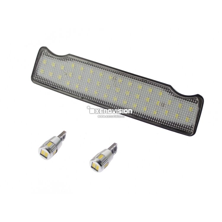 0 Led Luci Cortesia Soffitto BMW F04 F25 F10 X3 Anteriori - 800 Lumen Kit Led Luci Cortesia Anteriori per BMW F04 F25 F10 X3. Rimpiazzano Plug&Play le lampadine delle vostre plafoniere sul soffitto dell'auto, aumentando notevolmente la luminosità dell'interno, con un'illuminazione di un bianco purissimo 6000k. Qualità Garantita Xenovision.