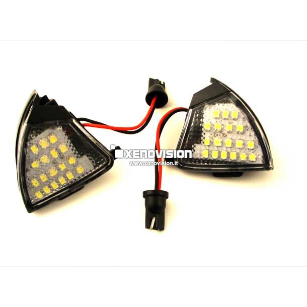 0 Led Sottospecchio Golf V Plug&Play VW - 600Lm - 6000k <strong>600 Lumen </strong>Una coppia di placche Led Plug&Play Ultraluminose per luci pozzanghera sottospecchi VolksWagen Golf V. Rimpiazza i punti luce esistenti, zero spie. Installazione semplicissima.
