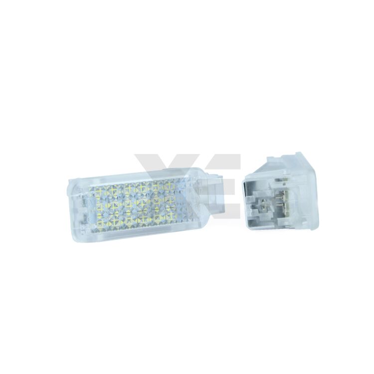 1 Led Vano Piedi Porsche Cayenne 987 997 GT3 - 700Lumen - 6000k <p><strong>3 volte più luce! </strong>Una coppia di placche Led Plug&Play Ultraluminose per Vano Piedi di Porsche. Rimpiazza i punti luce esistenti, Zero Spie, emettono molta più luce. Installazione semplicissima, Qualità Garantita Xenovision Italia.</p>