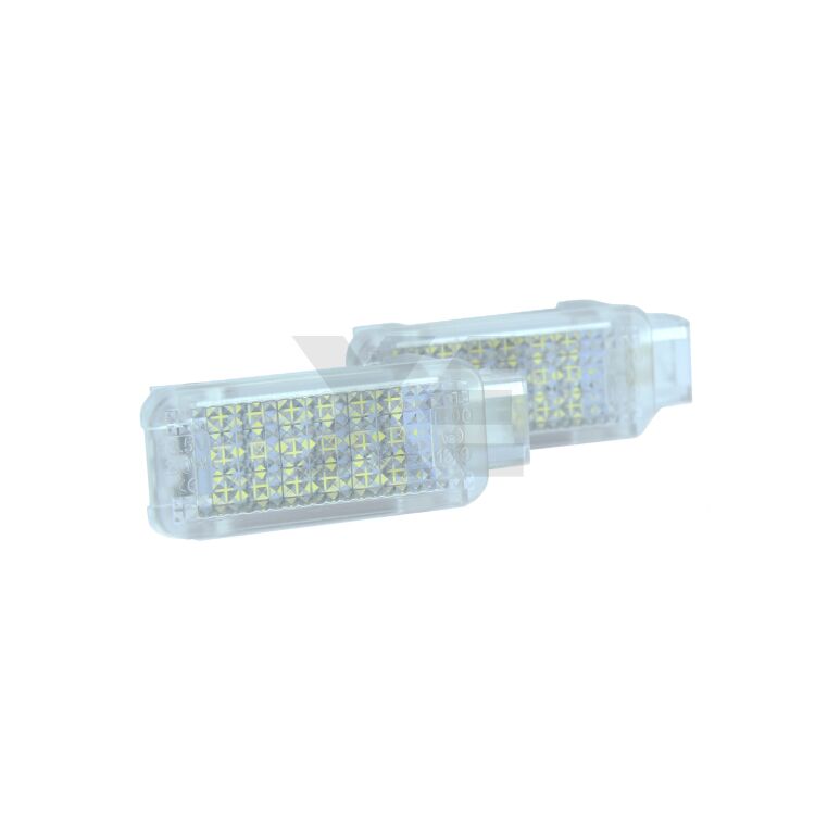 0 Led Vano Piedi Porsche Cayenne 987 997 GT3 - 700Lumen - 6000k <p><strong>3 volte più luce! </strong>Una coppia di placche Led Plug&Play Ultraluminose per Vano Piedi di Porsche. Rimpiazza i punti luce esistenti, Zero Spie, emettono molta più luce. Installazione semplicissima, Qualità Garantita Xenovision Italia.</p>