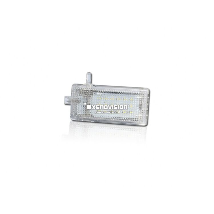 0 Led Vano Portaoggetti BMW - 700Lm - 6000k <strong>700Lumen, CANBUS Plug&Play - </strong>Led Portaoggetti per BMW. Compatibile con quasi tutti i modelli, vedi descrizione per lista completa. Luce bianco Lunare 6000k, illumina in modo omogeneo il bagagliaio 5 volte di più rispetto alla luce a incandescenza originale.