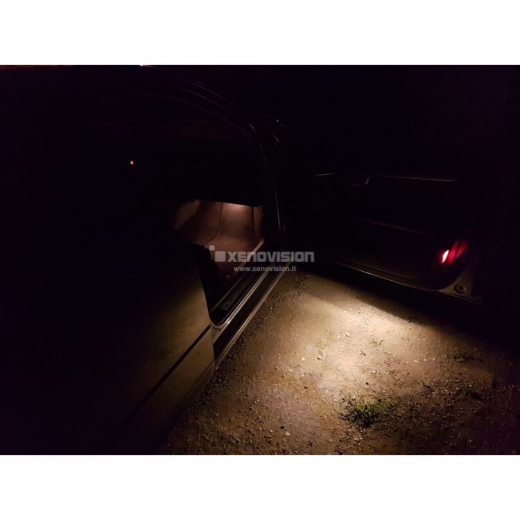 7 T10 (W5W) Kit LED 360 Gradi Luci Cortesia Bianco Caldo 4500k - XE Gold <p>La soluzione T10 a 360 gradi definitiva per un abitacolo a Luce Calda, elegante e avvolgente. </p>